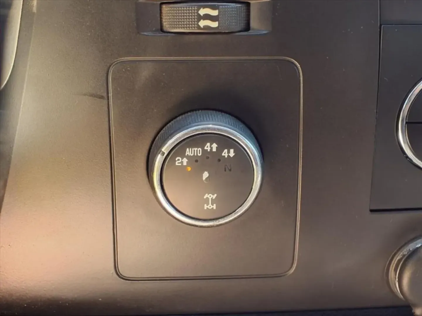 2013 Summit White Chevrolet Silverado 1500 LT Ext. Cab 4WD (1GCRKSE70DZ) with an Other engine, Automatic transmission, located at 1401 N. Hobart, Pampa, TX, 79065, (806) 665-9872, 35.549953, -100.975098 - Are you ready to embark on your next adventure? Whether you're planning a weekend getaway with friends, tackling your daily commute, or hauling gear for your home projects, the 2013 Chevrolet Silverado 1500 LT Extended Cab is the perfect companion. With its robust performance and spacious interior, - Photo#8