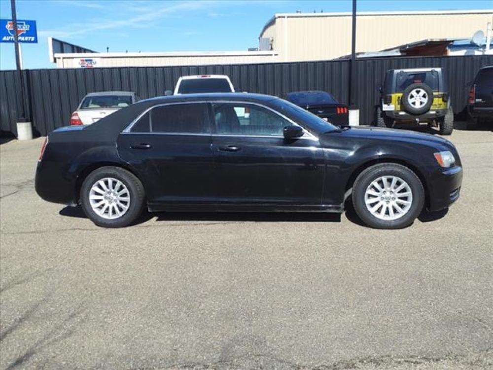 2013 Gloss Black Chrysler 300 Base (2C3CCAAG1DH) with an 3.6 6 Cylinder Sequential Multiport Fuel Injection engine, Automatic transmission, located at 1401 N. Hobart, Pampa, TX, 79065, (806) 665-9872, 35.549641, -100.971878 - Photo #2