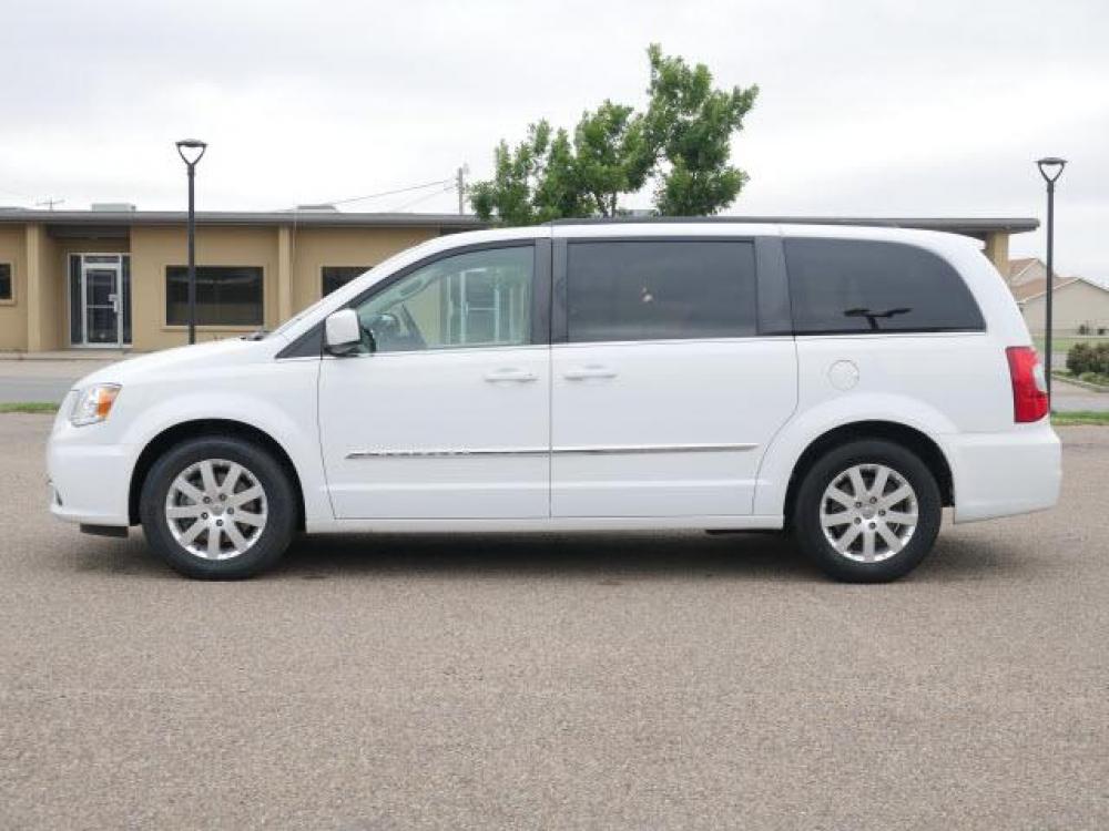 2016 Bright White Clear Coat Chrysler Town and Country Touring (2C4RC1BGXGR) with an 3.6 6 Cylinder Sequential Multiport Fuel Injection engine, Automatic transmission, located at 1401 N. Hobart, Pampa, TX, 79065, (806) 665-9872, 35.549641, -100.971878 - Photo #4