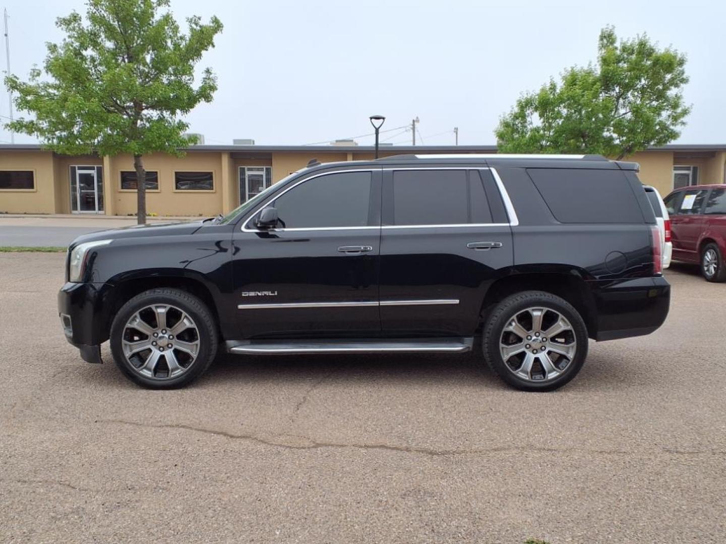 2015 Onyx Black Gba GMC Yukon Denali (1GKS1CKJ8FR) with an 6.2L EcoTec3 6.2L V8 420hp 460ft. lbs. Direct Injection engine, Automatic transmission, located at 1401 N. Hobart, Pampa, TX, 79065, (806) 665-9872, 35.549953, -100.975098 - Photo#4