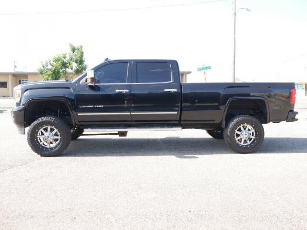 2015 Onyx Black GMC Sierra 3500HD Denali (1GT424E82FF) with an 6.6 8 Cylinder Common Rail Direct Injection engine, Automatic transmission, located at 1401 N. Hobart, Pampa, TX, 79065, (806) 665-9872, 35.549641, -100.971878 - Photo #4