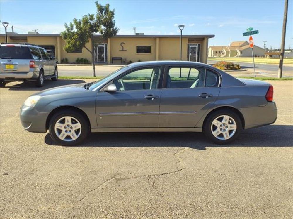 2006 Medium Gray Metallic Chevrolet Malibu LT (1G1ZT51846F) with an 3.5L 3L NA V6 overhead valves Fuel Injection engine, 4-Speed Automatic transmission, located at 1401 N. Hobart, Pampa, TX, 79065, (806) 665-9872, 35.549641, -100.971878 - Photo #4