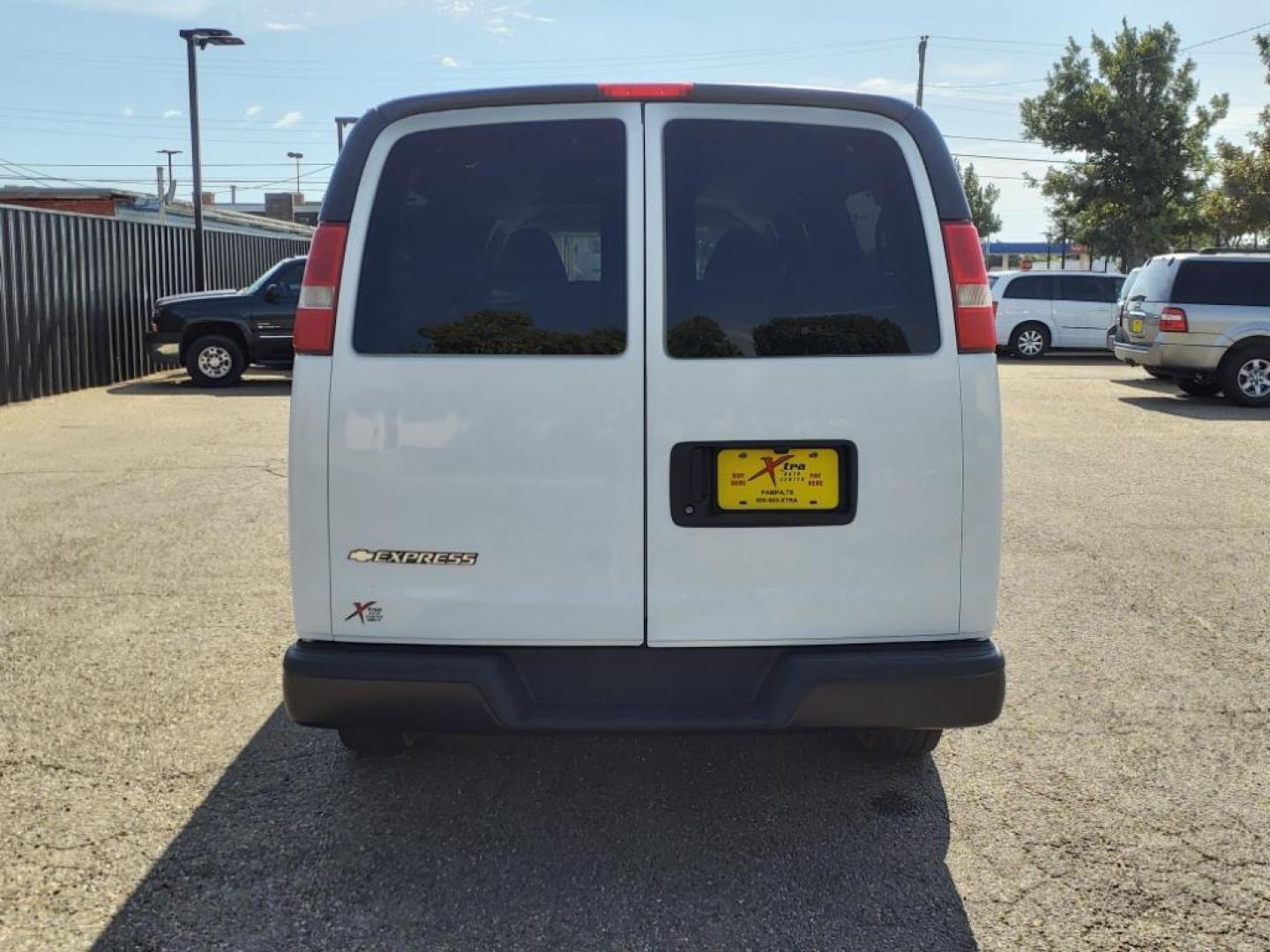 2012 Summit White Chevrolet Express Passenger LT 3500 (1GAZG1FG9C1) with an 6.0L 4.8L Flex Fuel V8 280hp 2 Sequential-Port F.I. engine, 6-Speed Shiftable Automatic transmission, located at 1401 N. Hobart, Pampa, TX, 79065, (806) 665-9872, 35.549953, -100.975098 - Photo#3