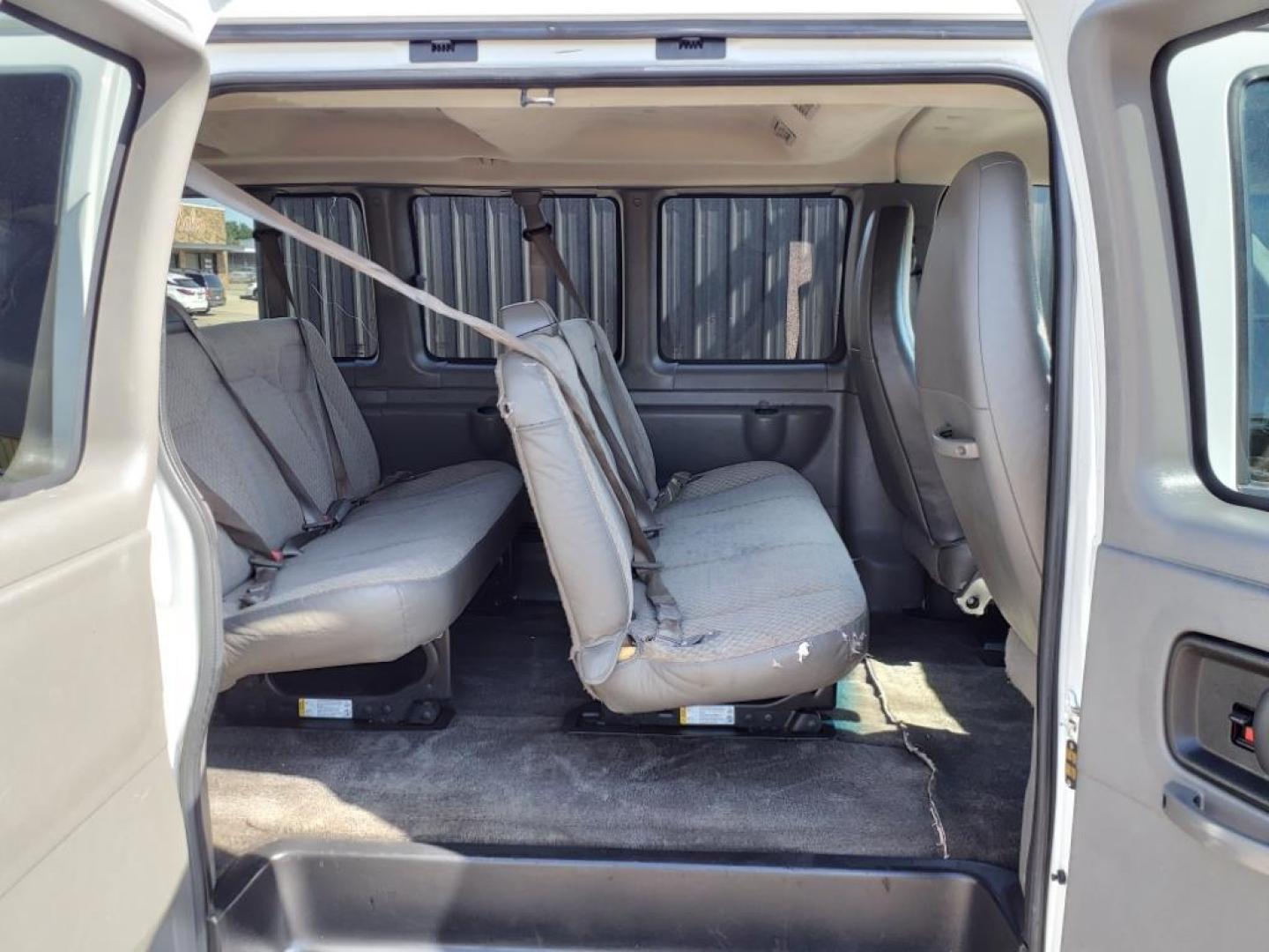 2012 Summit White Chevrolet Express Passenger LT 3500 (1GAZG1FG9C1) with an 6.0L 4.8L Flex Fuel V8 280hp 2 Sequential-Port F.I. engine, 6-Speed Shiftable Automatic transmission, located at 1401 N. Hobart, Pampa, TX, 79065, (806) 665-9872, 35.549953, -100.975098 - Photo#7