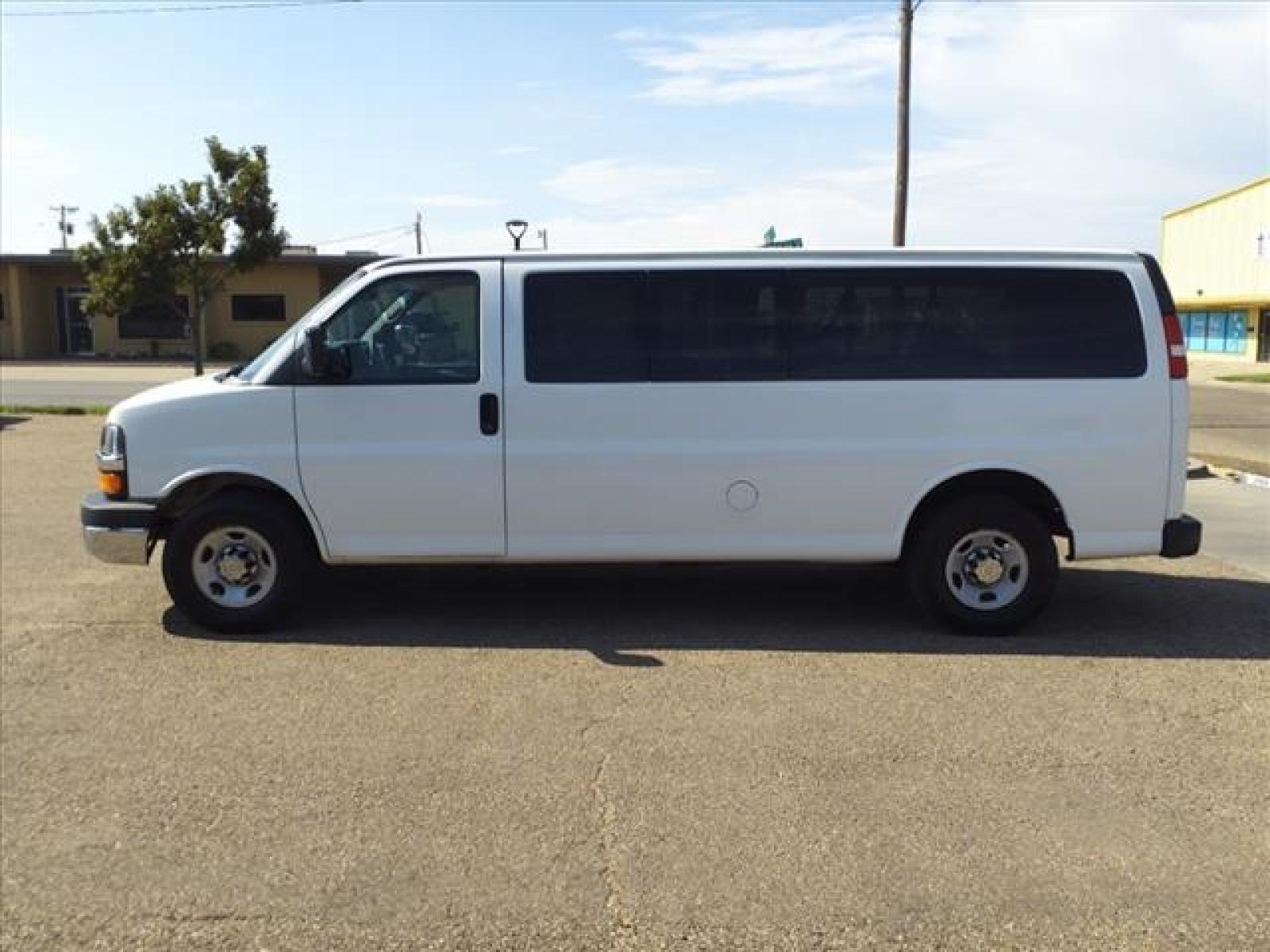 2012 Summit White Chevrolet Express Passenger LT 3500 (1GAZG1FG9C1) with an 6.0L 4.8L Flex Fuel V8 280hp 2 Sequential-Port F.I. engine, 6-Speed Shiftable Automatic transmission, located at 1401 N. Hobart, Pampa, TX, 79065, (806) 665-9872, 35.549953, -100.975098 - Photo #4