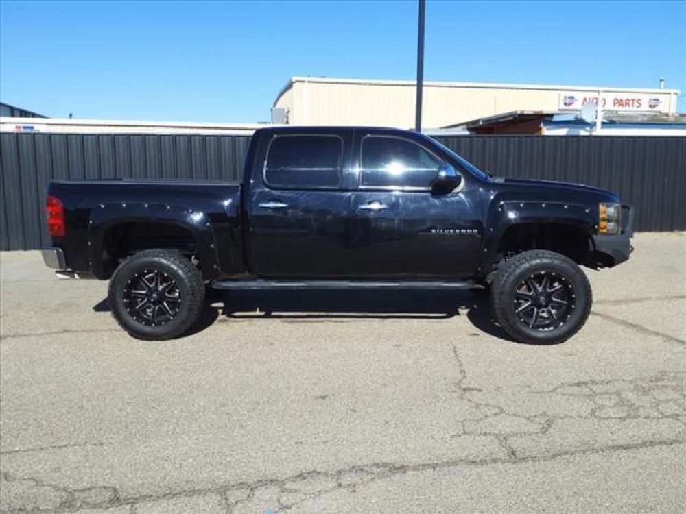 2013 Black Chevrolet Silverado 1500 LT (3GCPKSE27DG) with an 6.2L Vortec 6.2L Flex Fuel V8 Sequential-Port F.I. engine, 6-Speed Shiftable Automatic transmission, located at 1401 N. Hobart, Pampa, TX, 79065, (806) 665-9872, 35.549641, -100.971878 - Photo #2