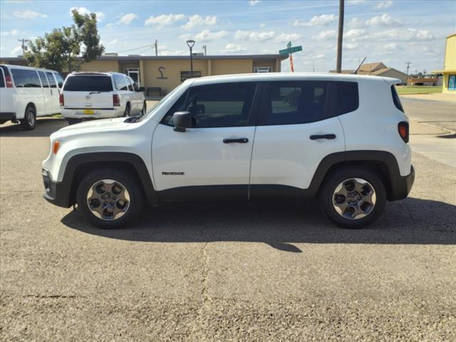 2015 Alpine White Jeep Renegade Sport (ZACCJAATXFP) with an 2.4L 2.4L I4 180hp 175ft. lbs. Fuel Injected engine, 9-Speed Shiftable Automatic transmission, located at 1401 N. Hobart, Pampa, TX, 79065, (806) 665-9872, 35.549641, -100.971878 - Photo #4