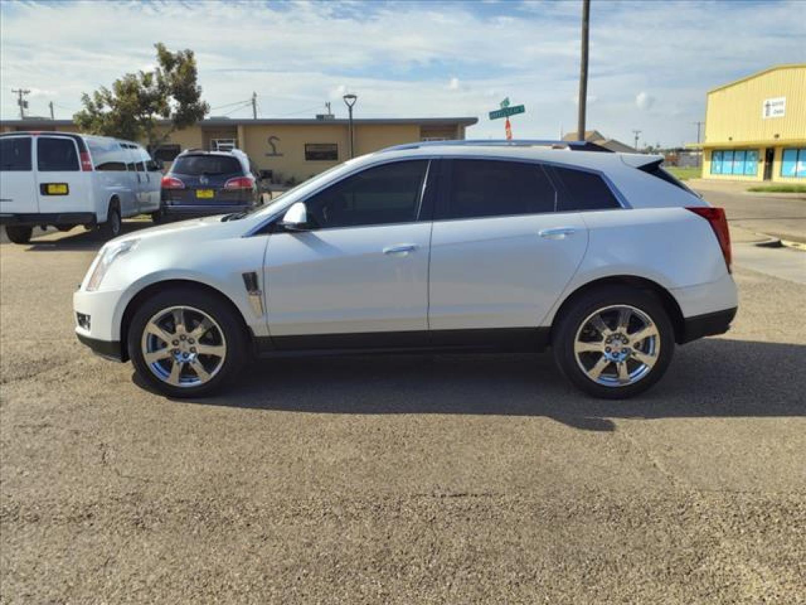 2010 Platinum Ice Tricoat Cadillac SRX Performance Collection (3GYFNBEYXAS) with an 3.0L 3.0L V6 265hp 223ft. lbs. Fuel Injected engine, 6-Speed Shiftable Automatic transmission, located at 1401 N. Hobart, Pampa, TX, 79065, (806) 665-9872, 35.549641, -100.971878 - Photo #4
