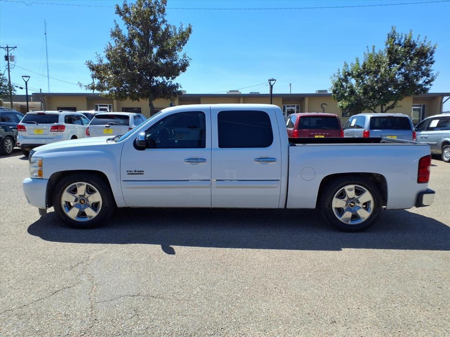2009 Summit White Chevrolet Silverado 1500 LT (3GCEC23039G) with an 5.3L Iron Block 5.3L Flex Fuel V8 315hp 338ft. lbs. Fuel Injected engine, 6-Speed Shiftable Automatic transmission, located at 1401 N. Hobart, Pampa, TX, 79065, (806) 665-9872, 35.549953, -100.975098 - Photo#4