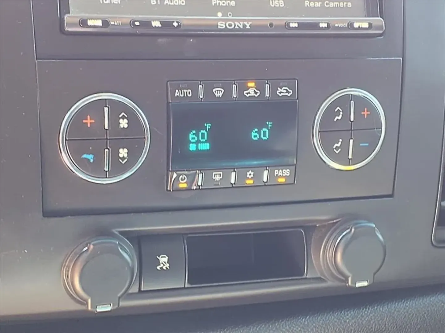 2009 Summit White Chevrolet Silverado 1500 LT1 Crew Cab 2WD (3GCEC23039G) with an Other engine, located at 1401 N. Hobart, Pampa, TX, 79065, (806) 665-9872, 35.549953, -100.975098 - **Experience the Power of the 2009 Chevrolet Silverado 1500 LT1 Crew Cab Your Ultimate Companion for Adventure!**<br /> <br /> Are you in search of a versatile truck that can handle everything from your daily commute to weekend getaways? Look no further than the 2009 Chevrolet Silverado 1500 LT1 Cr - Photo#6