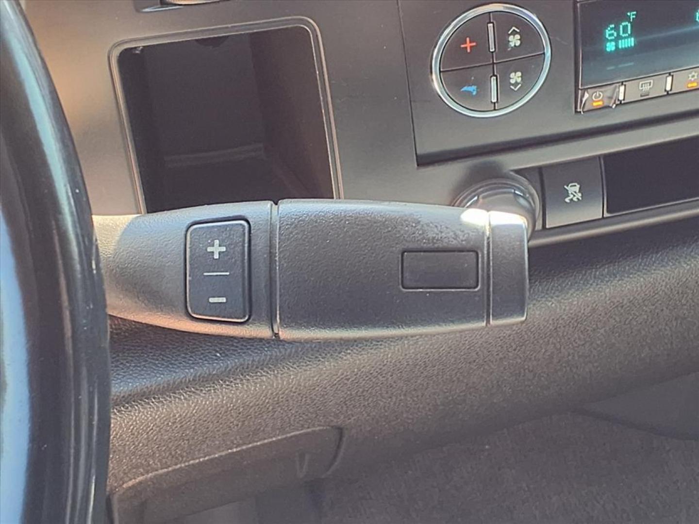 2009 Summit White Chevrolet Silverado 1500 LT (3GCEC23039G) with an 5.3L Iron Block 5.3L Flex Fuel V8 315hp 338ft. lbs. Fuel Injected engine, 6-Speed Shiftable Automatic transmission, located at 1401 N. Hobart, Pampa, TX, 79065, (806) 665-9872, 35.549953, -100.975098 - Photo#8