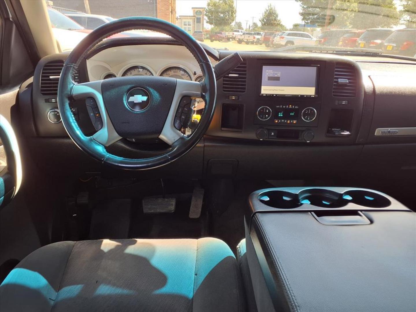 2009 Summit White Chevrolet Silverado 1500 LT (3GCEC23039G) with an 5.3L Iron Block 5.3L Flex Fuel V8 315hp 338ft. lbs. Fuel Injected engine, 6-Speed Shiftable Automatic transmission, located at 1401 N. Hobart, Pampa, TX, 79065, (806) 665-9872, 35.549953, -100.975098 - Photo#9