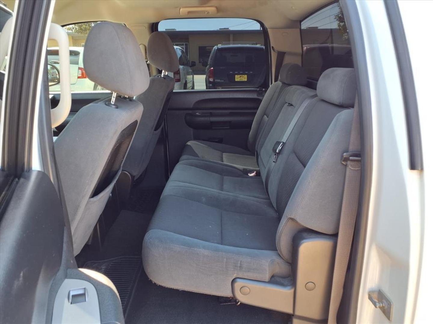 2009 Summit White Chevrolet Silverado 1500 LT (3GCEC23039G) with an 5.3L Iron Block 5.3L Flex Fuel V8 315hp 338ft. lbs. Fuel Injected engine, 6-Speed Shiftable Automatic transmission, located at 1401 N. Hobart, Pampa, TX, 79065, (806) 665-9872, 35.549953, -100.975098 - Photo#11