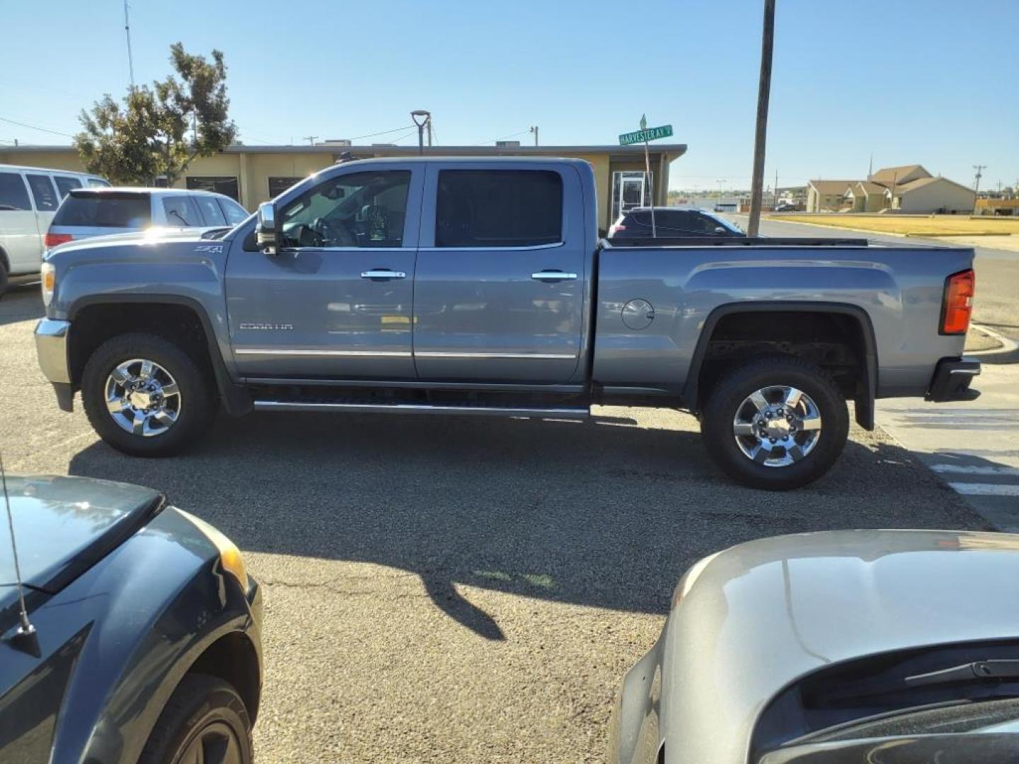 2016 Light Steel Gray Metallic GMC Sierra 2500HD SLT (1GT12TE85GF) with an 6.6L Duramax 6.6L Diesel Turbo V8 397hp 765ft. lbs. Common Rail Direct Injection engine, Allison 1000 6-Speed Shiftable Automatic transmission, located at 1401 N. Hobart, Pampa, TX, 79065, (806) 665-9872, 35.549953, -100.975098 - Photo#4