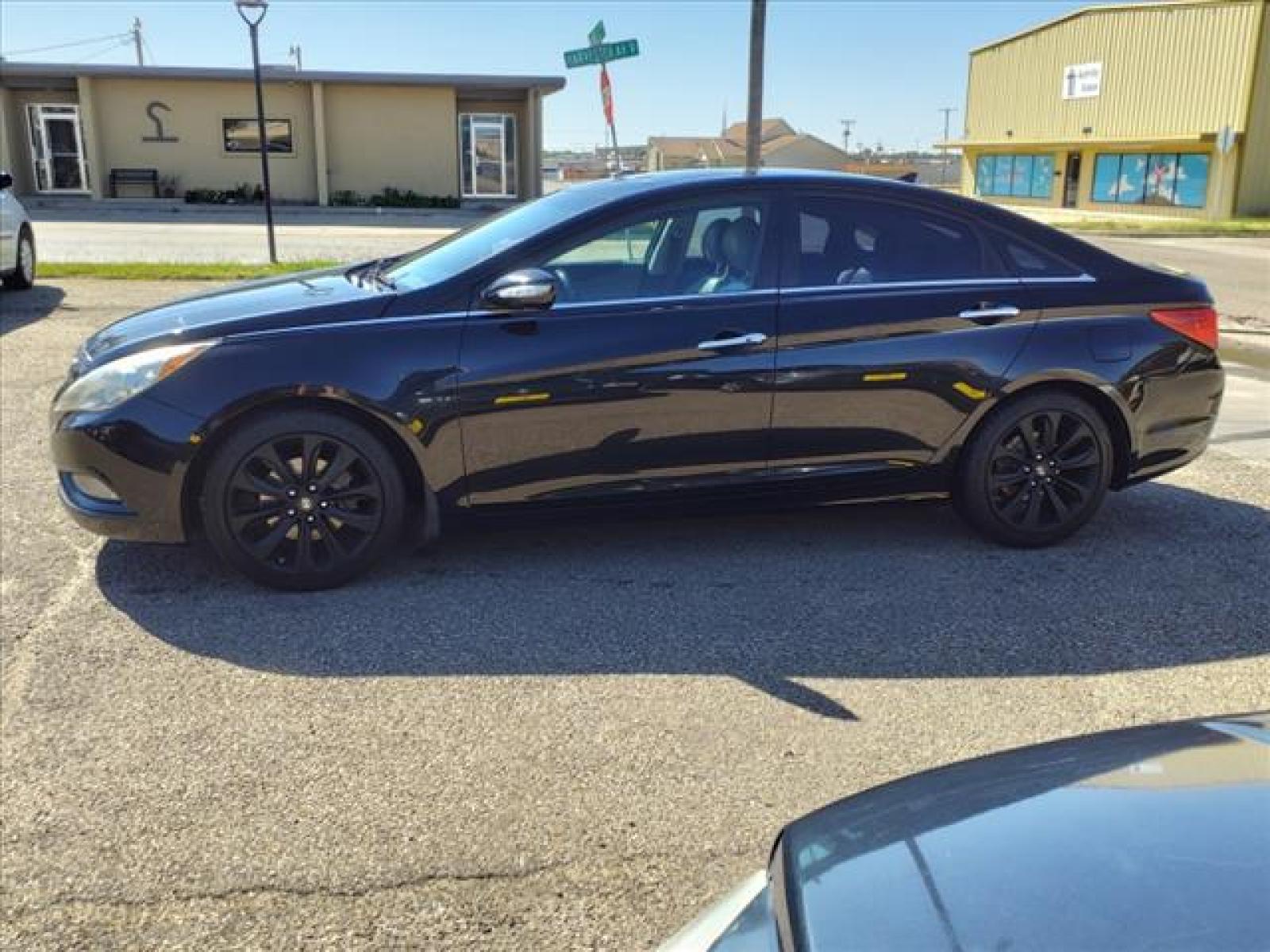 2011 Black Hyundai Sonata Limited 2.0T (5NPEC4AB3BH) with an 2.0L Theta II 2L Turbo I4 274h Direct Injection engine, 6-Speed Shiftable Automatic transmission, located at 1401 N. Hobart, Pampa, TX, 79065, (806) 665-9872, 35.549641, -100.971878 - Photo #4