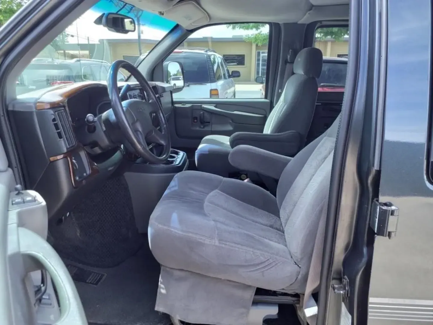 2003 Dk. Gray GMC Savana G1500 Cargo (1GDFG15T131) with an Other engine, Automatic transmission, located at 1401 N. Hobart, Pampa, TX, 79065, (806) 665-9872, 35.549953, -100.975098 - **Explore New Adventures with the 2003 GMC Savana G1500 Cargo Your Ultimate Work Companion!**<br /> <br /> Are you ready to elevate your work experience with a versatile and dependable vehicle? Look no further than the 2003 GMC Savana G1500 Cargo! Ideal for small business owners, contractors, or an - Photo#9