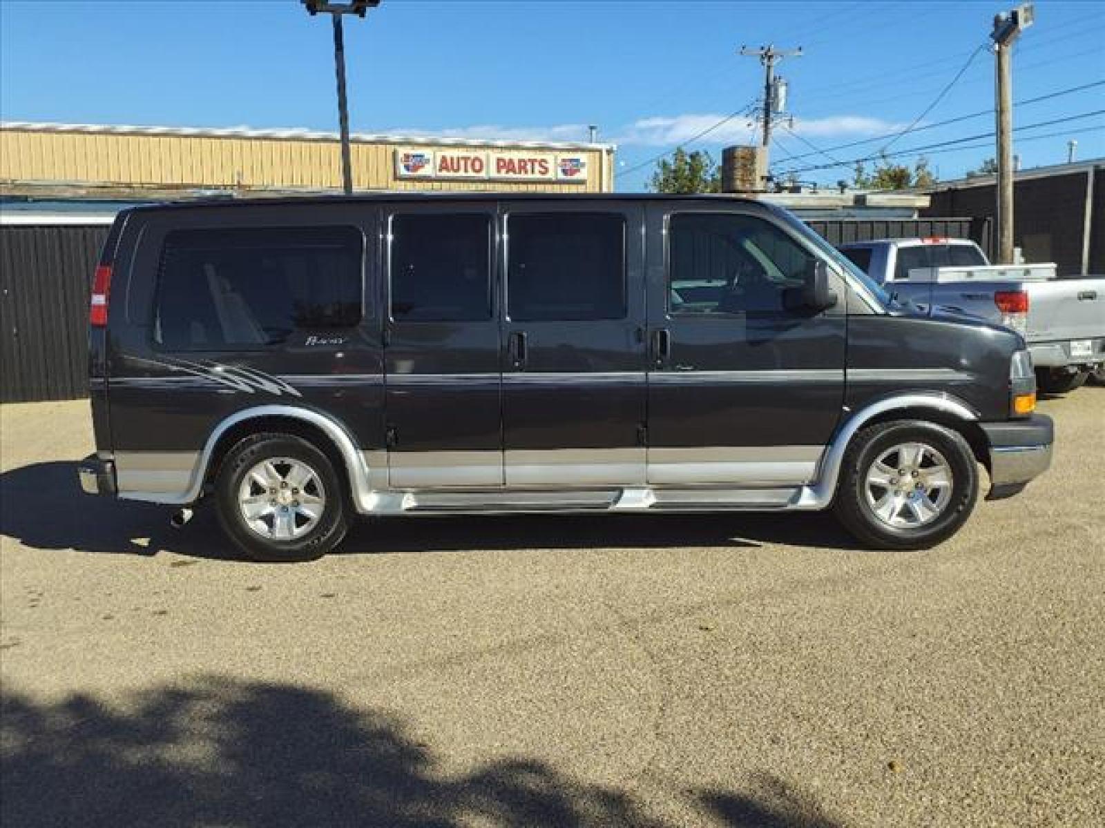 2003 Dk. Gray GMC Savana Passenger 1500 (1GDFG15T131) with an 5.3L 5.3L V8 OHV 16V FI Engine Fuel Injection engine, 4-Speed Automatic transmission, located at 1401 N. Hobart, Pampa, TX, 79065, (806) 665-9872, 35.549641, -100.971878 - Photo #16