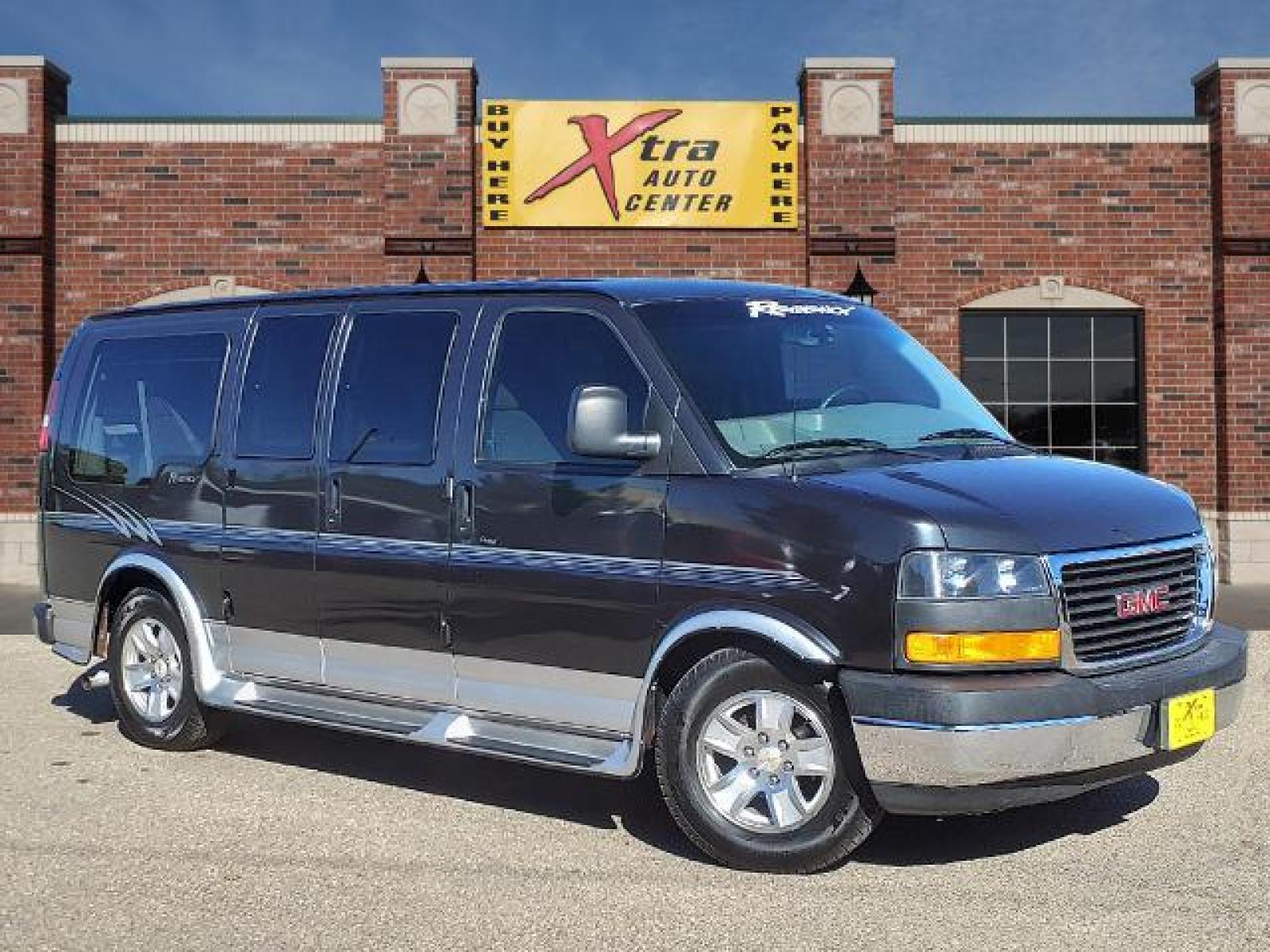 2003 Dk. Gray GMC Savana Passenger 1500 (1GDFG15T131) with an 5.3L 5.3L V8 OHV 16V FI Engine Fuel Injection engine, 4-Speed Automatic transmission, located at 1401 N. Hobart, Pampa, TX, 79065, (806) 665-9872, 35.549641, -100.971878 - Photo #0