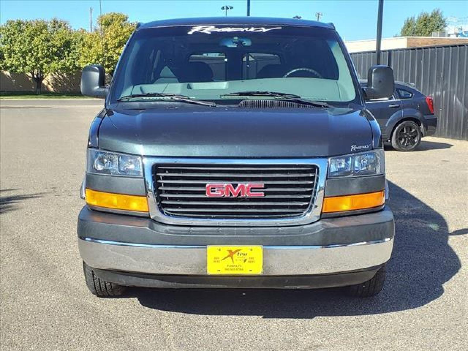 2003 Dk. Gray GMC Savana Passenger 1500 (1GDFG15T131) with an 5.3L 5.3L V8 OHV 16V FI Engine Fuel Injection engine, 4-Speed Automatic transmission, located at 1401 N. Hobart, Pampa, TX, 79065, (806) 665-9872, 35.549641, -100.971878 - Photo #15