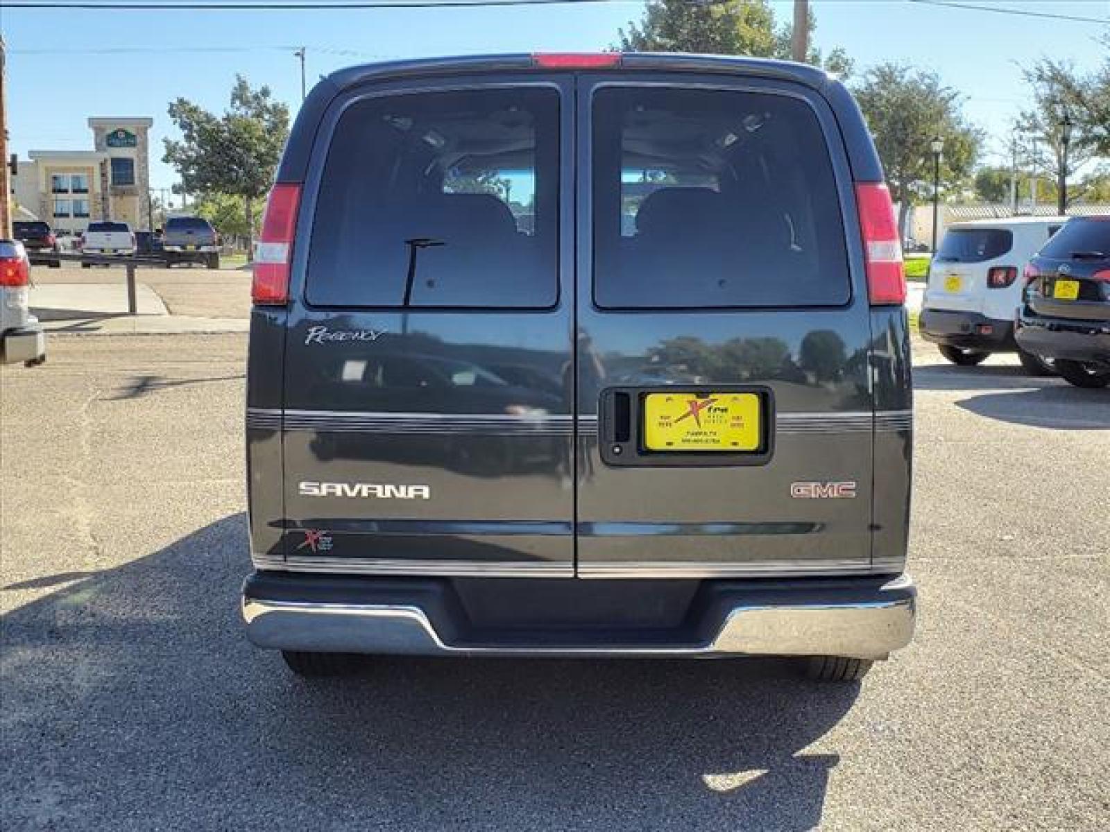 2003 Dk. Gray GMC Savana Passenger 1500 (1GDFG15T131) with an 5.3L 5.3L V8 OHV 16V FI Engine Fuel Injection engine, 4-Speed Automatic transmission, located at 1401 N. Hobart, Pampa, TX, 79065, (806) 665-9872, 35.549641, -100.971878 - Photo #17