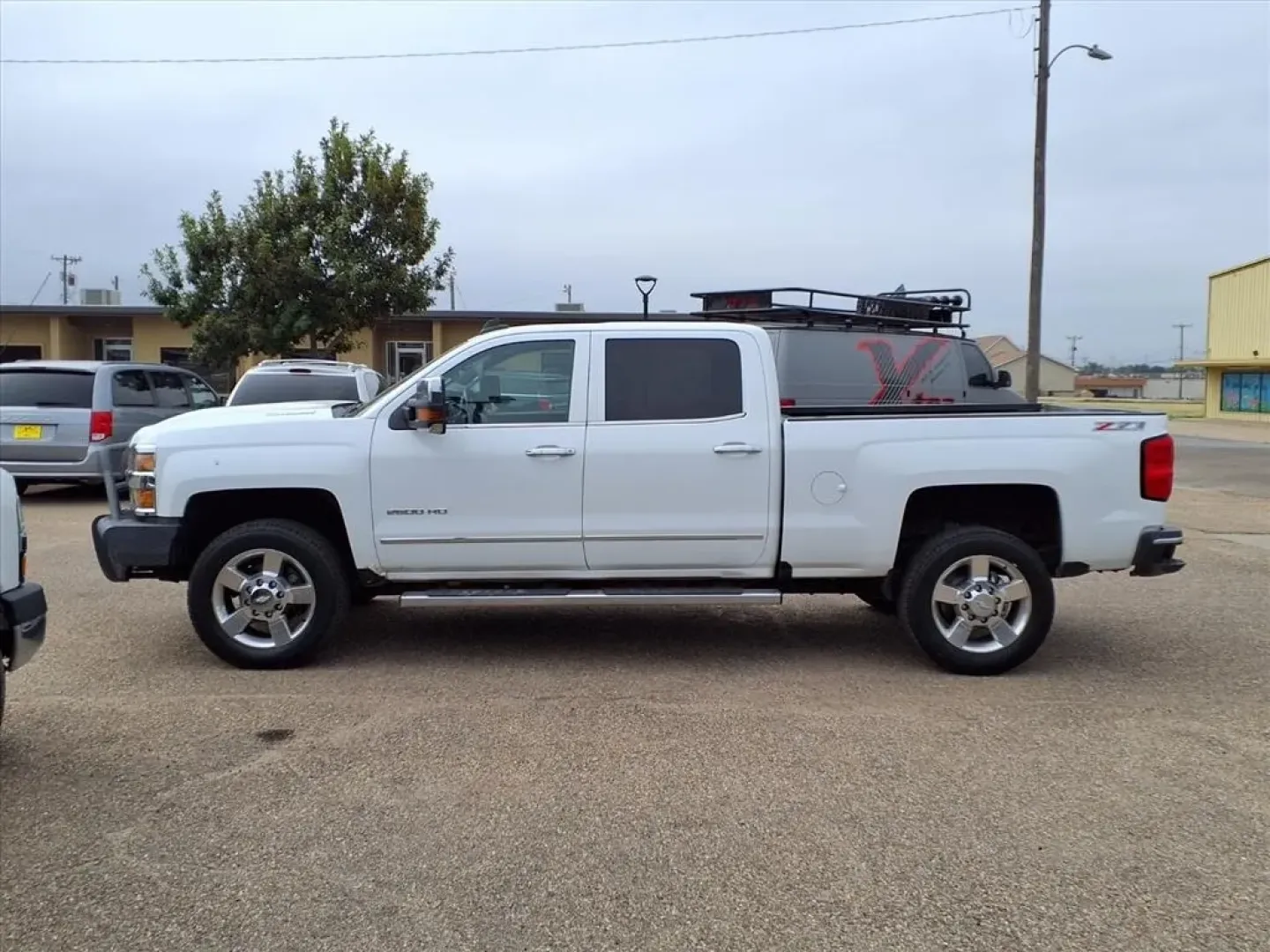 2017 Summit White Chevrolet Silverado 2500HD LTZ Crew Cab Long Box 4WD (1GC1KWEY7HF) with an Other engine, located at 1401 N. Hobart, Pampa, TX, 79065, (806) 665-9872, 35.549953, -100.975098 - **Unleash Your Adventurous Spirit with the 2017 Chevrolet Silverado 2500HD LTZ Crew Cab!**<br /> <br /> Are you ready to tackle the toughest jobs and weekend adventures with confidence? The 2017 Chevrolet Silverado 2500HD LTZ Crew Cab is your perfect partner for both work and play. With its impressi - Photo#4