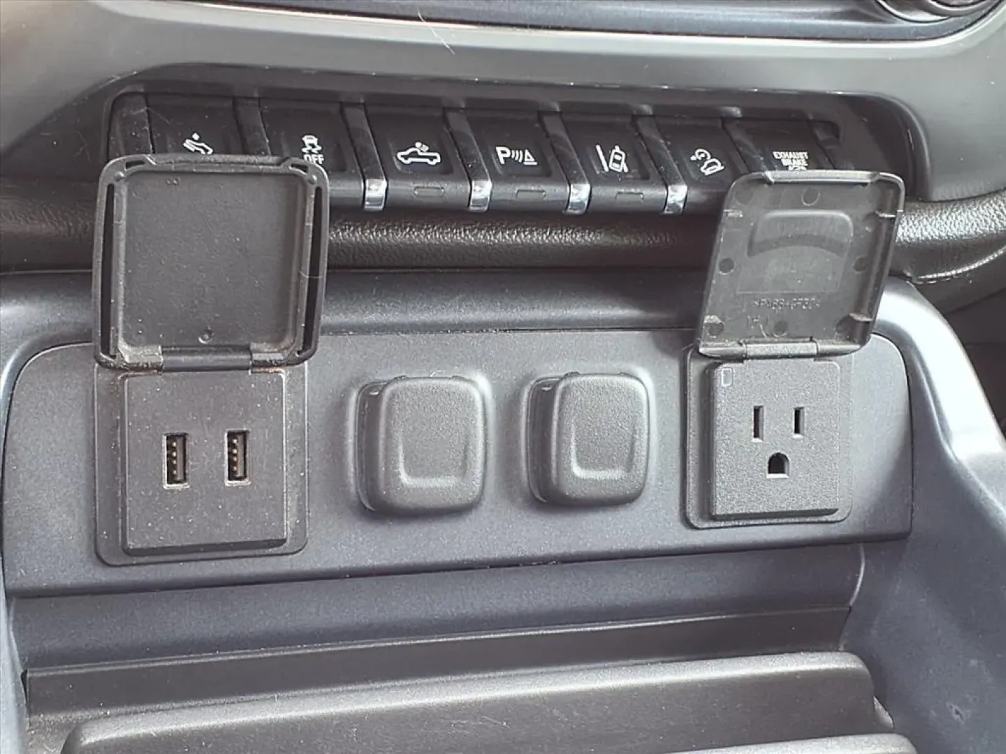 2017 Summit White Chevrolet Silverado 2500HD LTZ Crew Cab Long Box 4WD (1GC1KWEY7HF) with an Other engine, located at 1401 N. Hobart, Pampa, TX, 79065, (806) 665-9872, 35.549953, -100.975098 - **Unleash Your Adventurous Spirit with the 2017 Chevrolet Silverado 2500HD LTZ Crew Cab!**<br /> <br /> Are you ready to tackle the toughest jobs and weekend adventures with confidence? The 2017 Chevrolet Silverado 2500HD LTZ Crew Cab is your perfect partner for both work and play. With its impressi - Photo#12