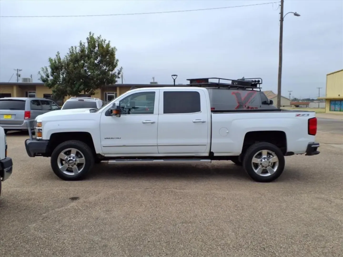 2017 Summit White Chevrolet Silverado 2500HD LTZ Crew Cab 4WD (1GC1KWEY7HF) with an Other engine, Automatic transmission, located at 1401 N. Hobart, Pampa, TX, 79065, (806) 665-9872, 35.549953, -100.975098 - **Unleash Your Adventurous Spirit with the 2017 Chevrolet Silverado 2500HD LTZ Crew Cab!**<br /> <br /> Are you ready to tackle the toughest jobs and weekend adventures with confidence? The 2017 Chevrolet Silverado 2500HD LTZ Crew Cab is your perfect partner for both work and play. With its impressi - Photo#4