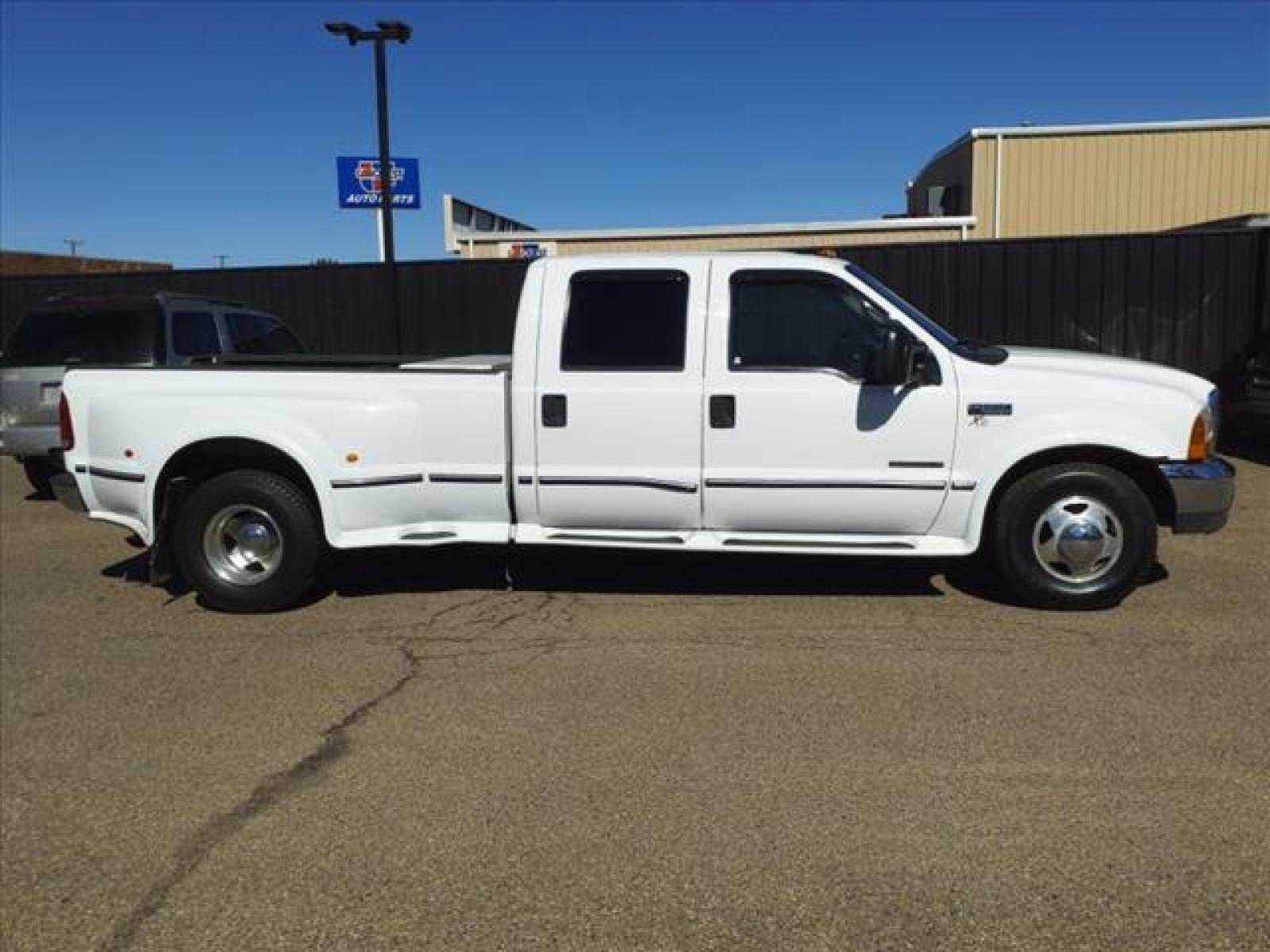 2000 Oxford White Clearcoat Ford F-350 Super Duty XLT (1FTWW32F9YE) with an Power Stroke 7.3L Diesel Direct Injection engine, 4-Speed Automatic transmission, located at 1401 N. Hobart, Pampa, TX, 79065, (806) 665-9872, 35.549641, -100.971878 - Photo #2