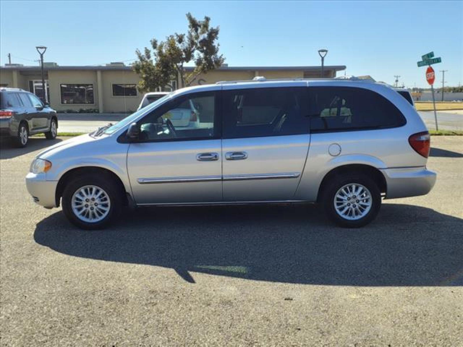 2004 Bright Silver Metallic Clearcoat Chrysler Town and Country Touring (2C8GP54L34R) with an 3L NA V6 overhead valves Fuel Injected engine, 4-Speed Automatic transmission, located at 1401 N. Hobart, Pampa, TX, 79065, (806) 665-9872, 35.549641, -100.971878 - Photo #4