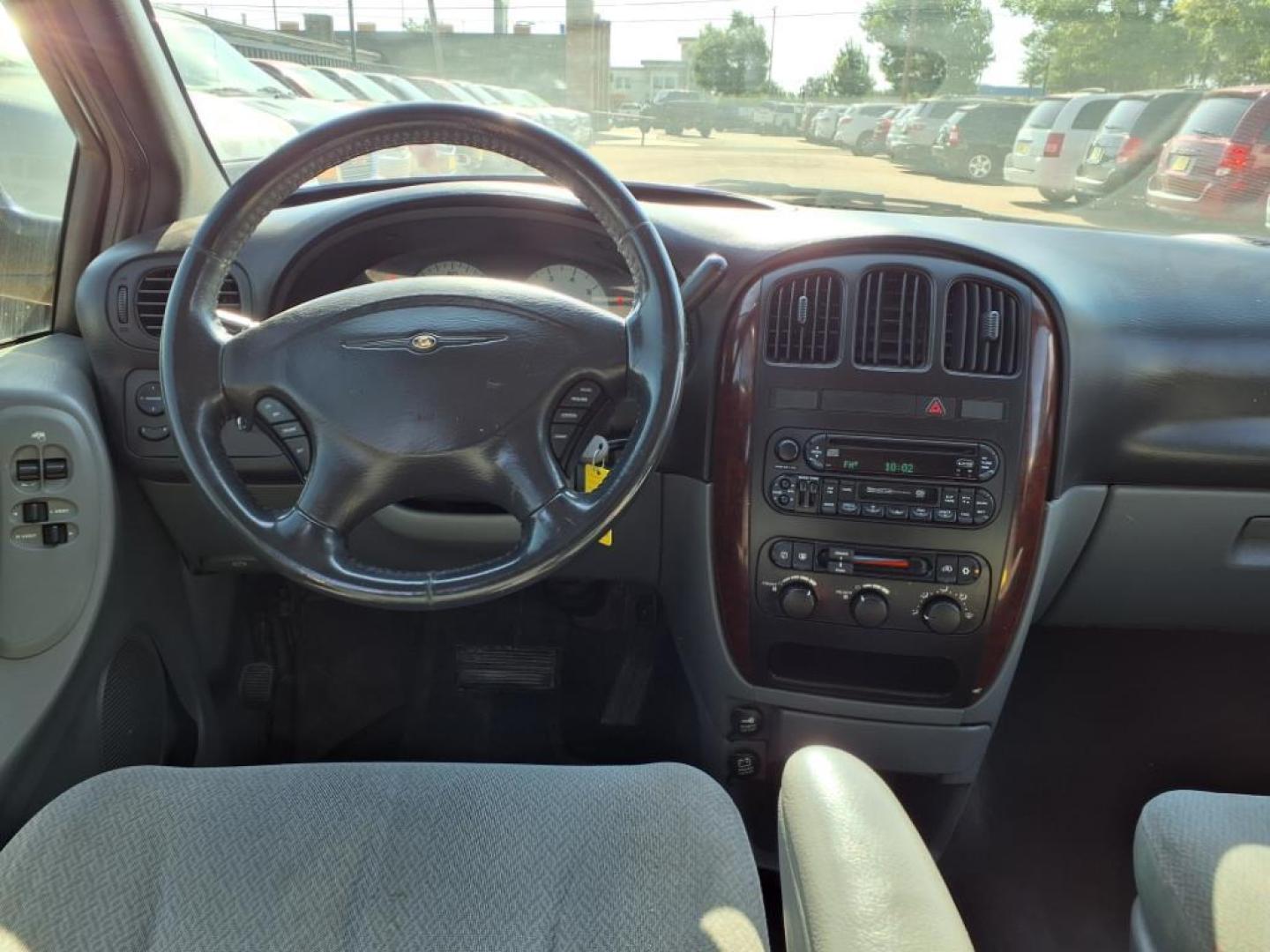 2004 Bright Silver Metallic Clearcoat Chrysler Town and Country Touring (2C8GP54L34R) with an 3.8L 3L NA V6 overhead valves (OHV) 12V Fuel Injected engine, 4-Speed Automatic transmission, located at 1401 N. Hobart, Pampa, TX, 79065, (806) 665-9872, 35.549953, -100.975098 - Photo#9