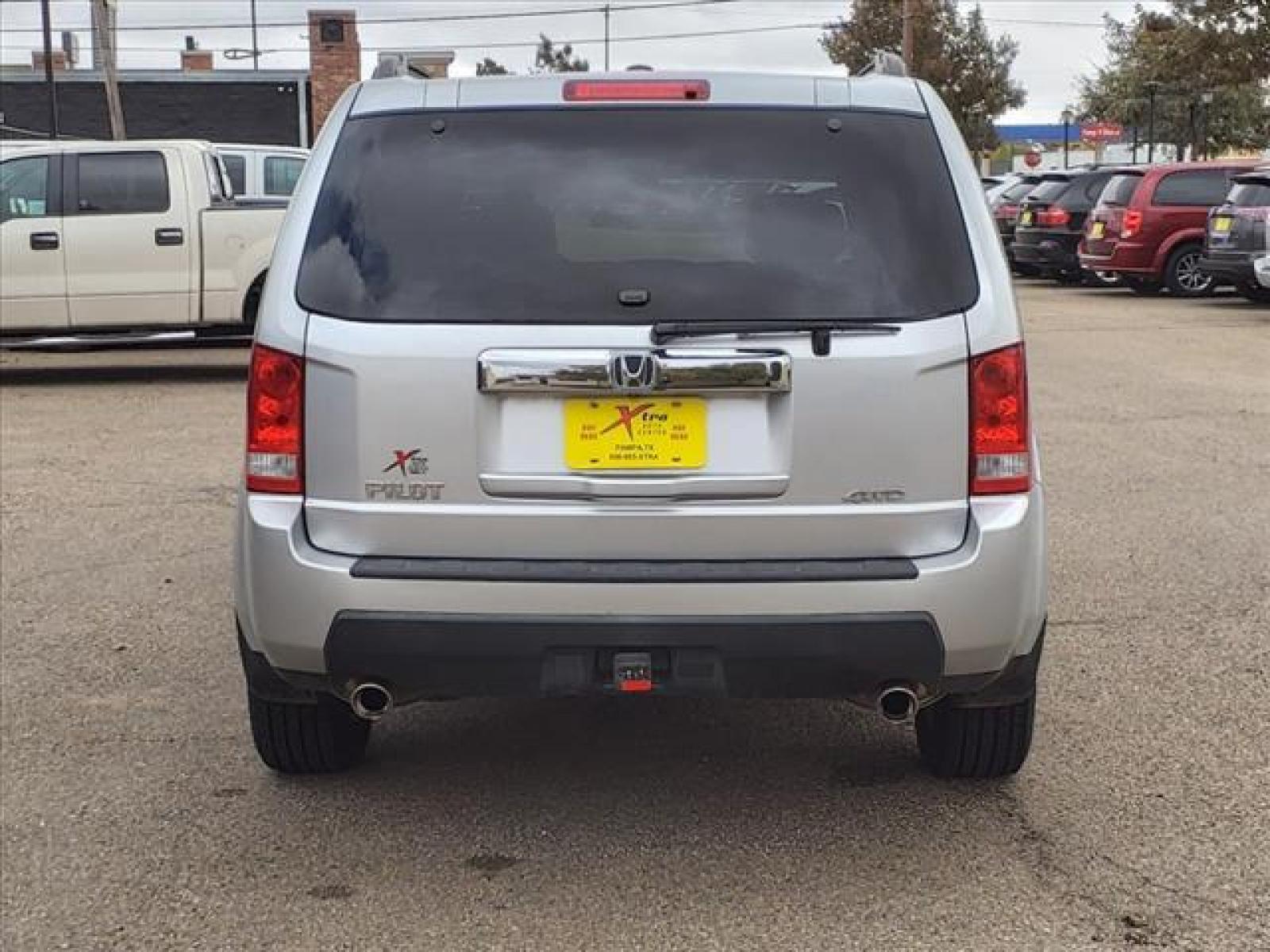2011 Alabaster Silver Metallic Honda Pilot EX-L w/DVD (5FNYF4H65BB) with an 3.5L 3.5L V6 250hp 253ft. lbs. Sequential Multiport Fuel Injection engine, 5-Speed Automatic transmission, located at 1401 N. Hobart, Pampa, TX, 79065, (806) 665-9872, 35.549641, -100.971878 - Photo #3