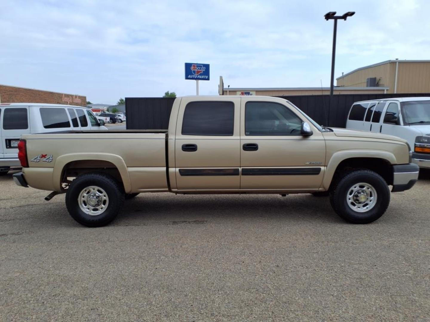 2004 Sandstone Metallic Chevrolet Silverado 2500 LS (1GCGK23U64F) with an 6.0L 6.0L V8 300hp 360ft. lbs. Fuel Injected engine, Automatic transmission, located at 1401 N. Hobart, Pampa, TX, 79065, (806) 665-9872, 35.549953, -100.975098 - Photo#2