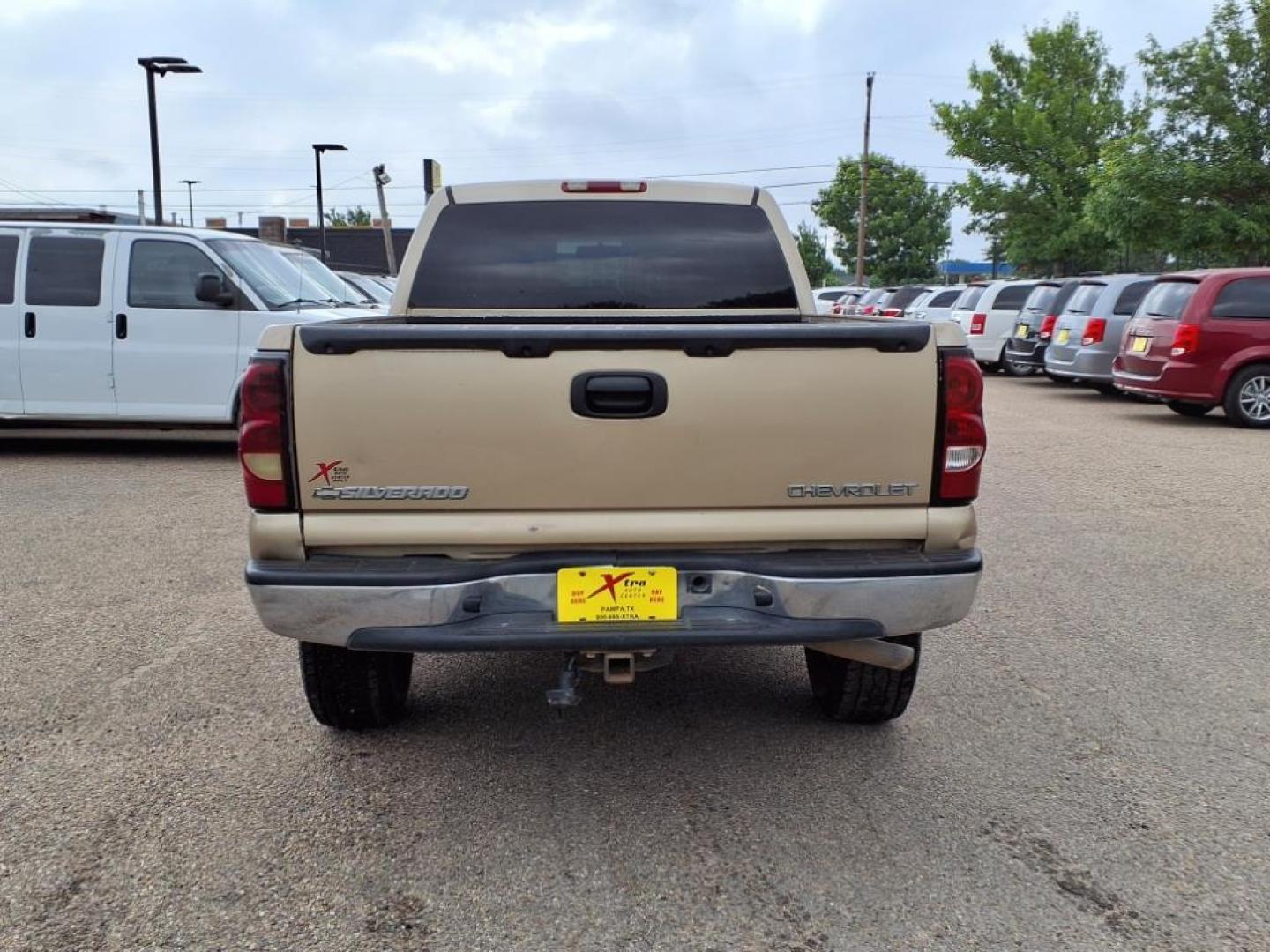 2004 Sandstone Metallic Chevrolet Silverado 2500 LS (1GCGK23U64F) with an 6.0L 6.0L V8 300hp 360ft. lbs. Fuel Injected engine, Automatic transmission, located at 1401 N. Hobart, Pampa, TX, 79065, (806) 665-9872, 35.549953, -100.975098 - Photo#3