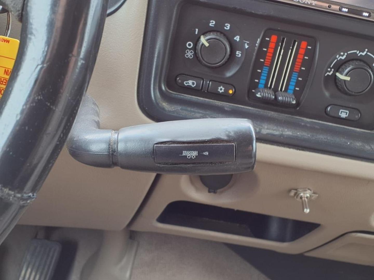 2004 Sandstone Metallic Chevrolet Silverado 2500 LS (1GCGK23U64F) with an 6.0L 6.0L V8 300hp 360ft. lbs. Fuel Injected engine, Automatic transmission, located at 1401 N. Hobart, Pampa, TX, 79065, (806) 665-9872, 35.549953, -100.975098 - Photo#8