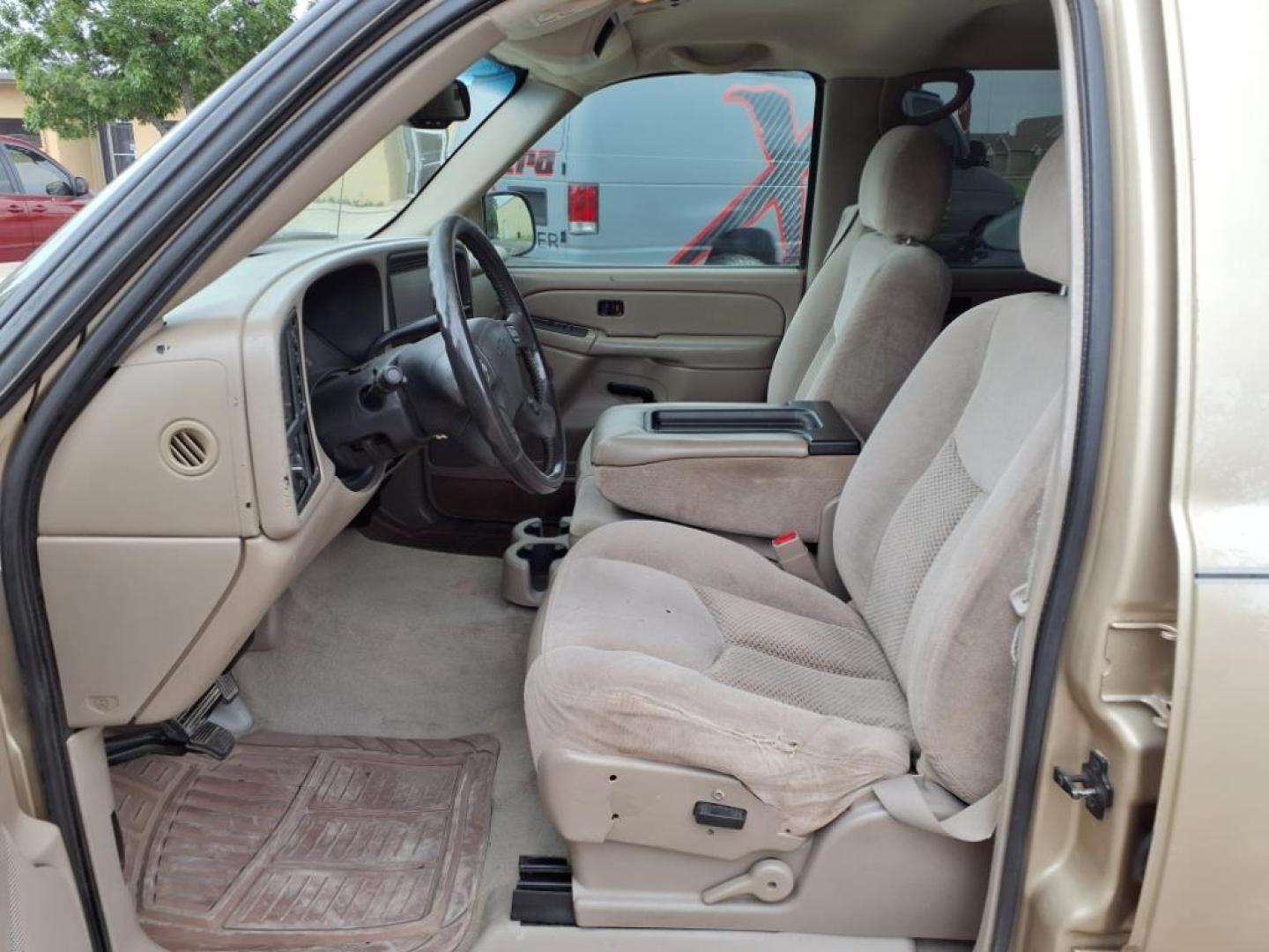 2004 Sandstone Metallic Chevrolet Silverado 2500 LS (1GCGK23U64F) with an 6.0L 6.0L V8 300hp 360ft. lbs. Fuel Injected engine, Automatic transmission, located at 1401 N. Hobart, Pampa, TX, 79065, (806) 665-9872, 35.549953, -100.975098 - Photo#10