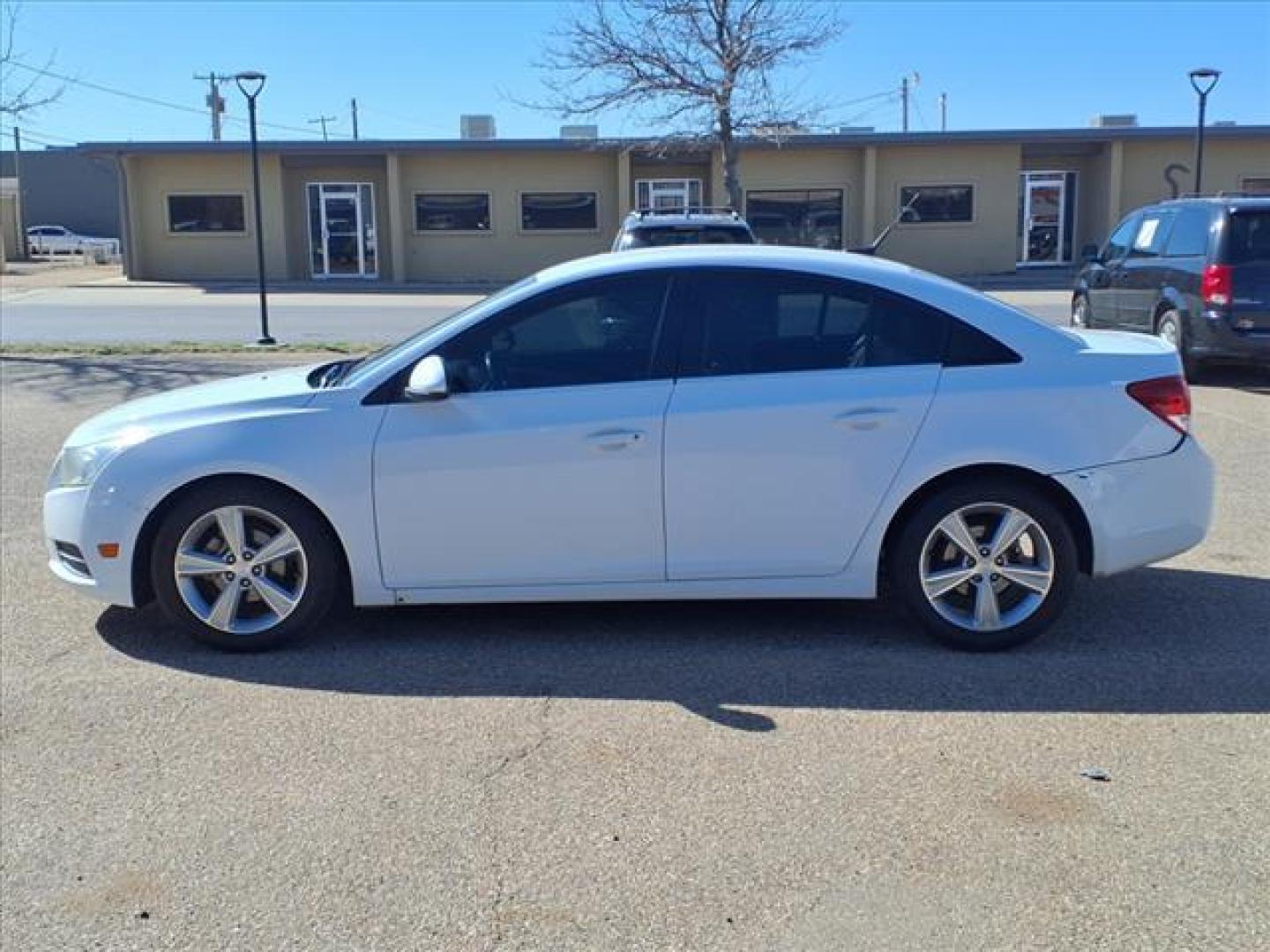 2014 Summit White Gaz Chevrolet Cruze 2LT Auto (1G1PE5SB1E7) with an 1.4L Ecotec 1.4L Turbo I4 138hp 148ft. lbs. Sequential Multiport Fuel Injection engine, 6-Speed Shiftable Automatic transmission, located at 1401 N. Hobart, Pampa, TX, 79065, (806) 665-9872, 35.549953, -100.975098 - Photo#4