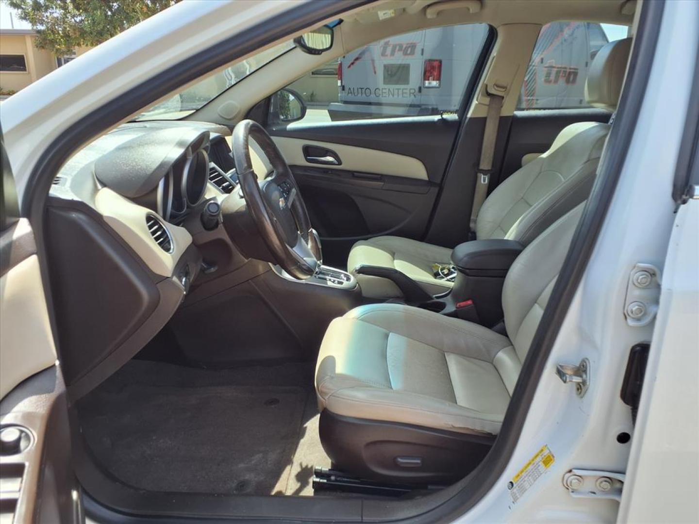2014 Summit White Chevrolet Cruze 2LT Auto (1G1PE5SB1E7) with an 1.4L Ecotec 1.4L Turbo I4 138hp 148ft. lbs. Sequential Multiport Fuel Injection engine, 6-Speed Shiftable Automatic transmission, located at 1401 N. Hobart, Pampa, TX, 79065, (806) 665-9872, 35.549953, -100.975098 - Photo#9