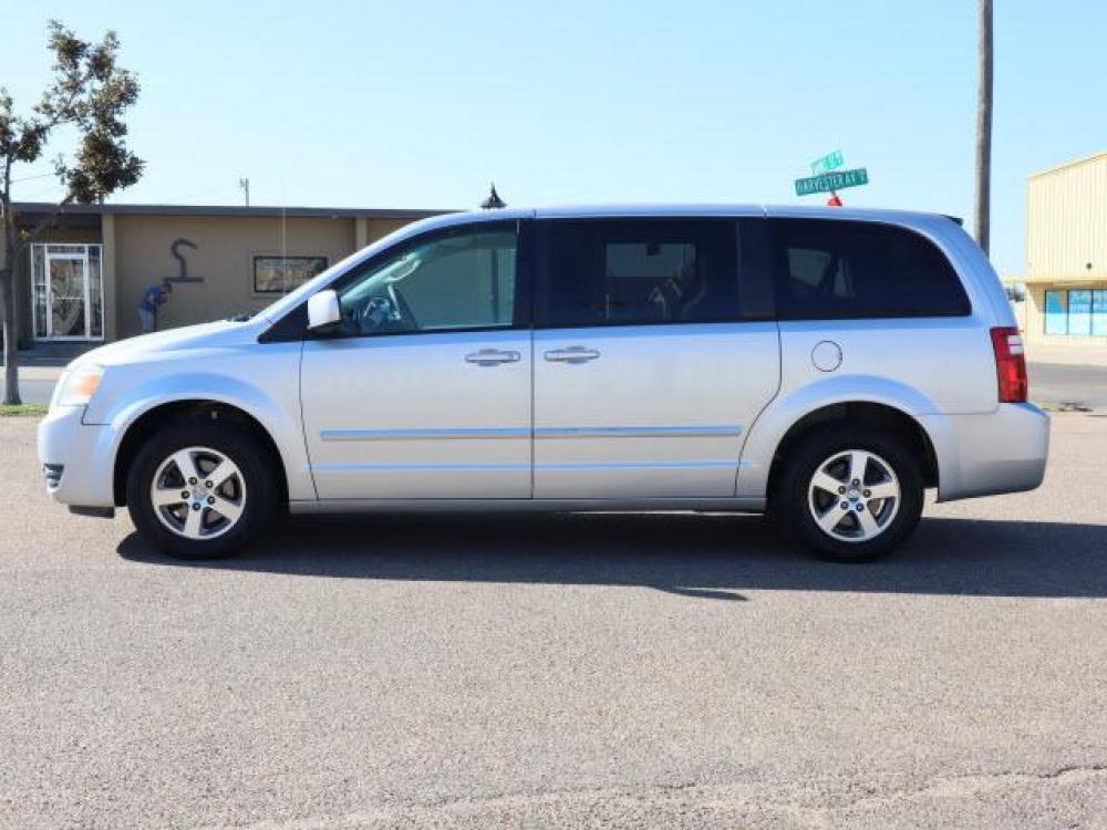 2008 Bright Silver Metallic Clear Coat Dodge Grand Caravan SXT (2D8HN54P58R) with an 3.8 6 Cylinder Sequential Multiport Fuel Injection engine, Automatic transmission, located at 1401 N. Hobart, Pampa, TX, 79065, (806) 665-9872, 35.549641, -100.971878 - Photo #4