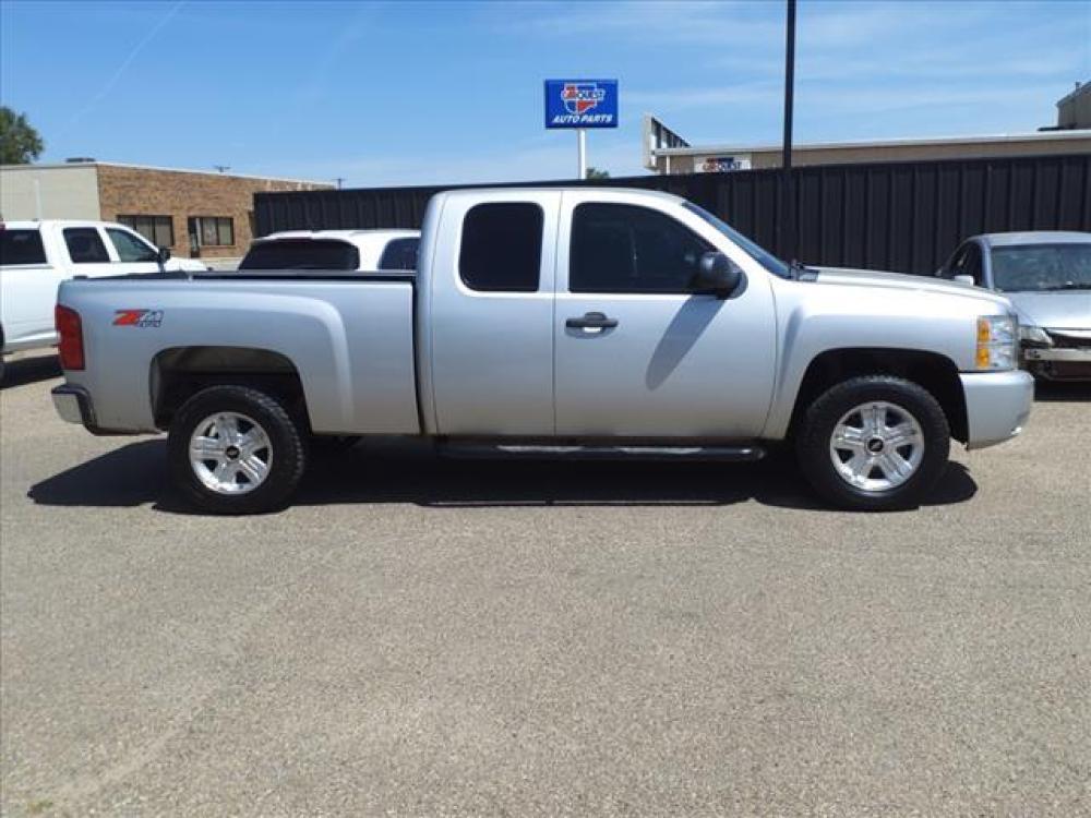 2011 Doeskin Tan Chevrolet Silverado 1500 LT (1GCRKSE34BZ) with an 5.3 8 Cylinder Sequential-Port F.I. engine, Automatic transmission, located at 1401 N. Hobart, Pampa, TX, 79065, (806) 665-9872, 35.549641, -100.971878 - Photo #2